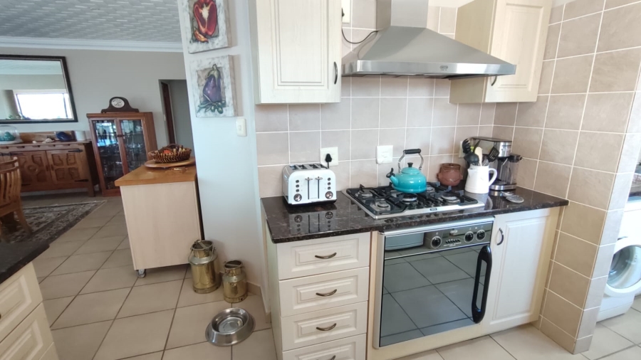 6 Bedroom Property for Sale in Stilbaai Wes Western Cape